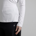 color:white