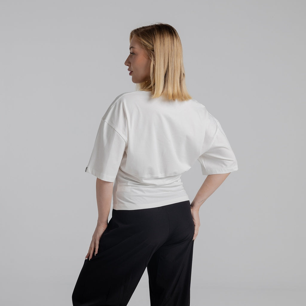 color:white