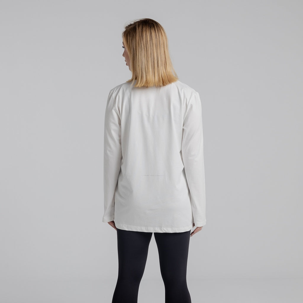 color:white