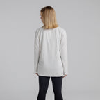 color:white