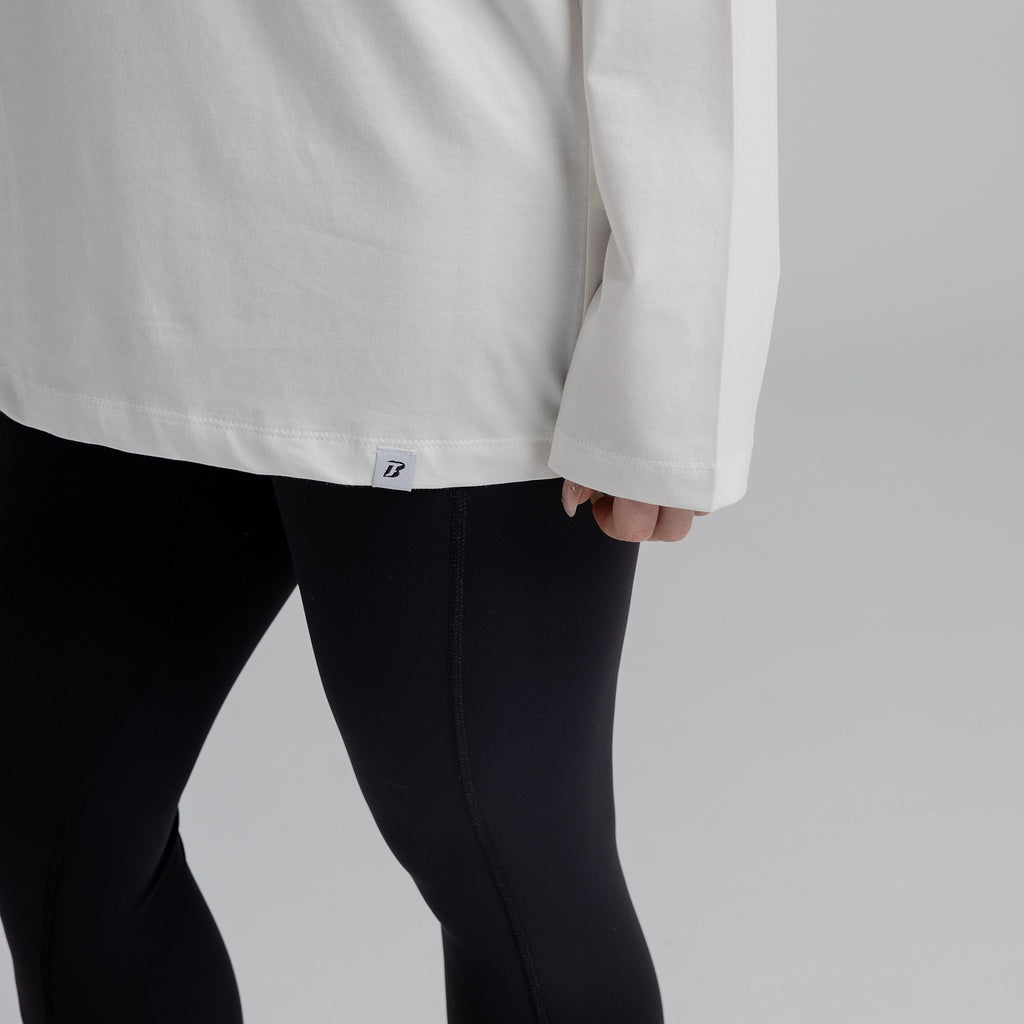 color:white