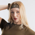 color:olive