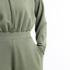 color:olive