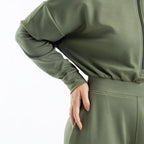 color:olive