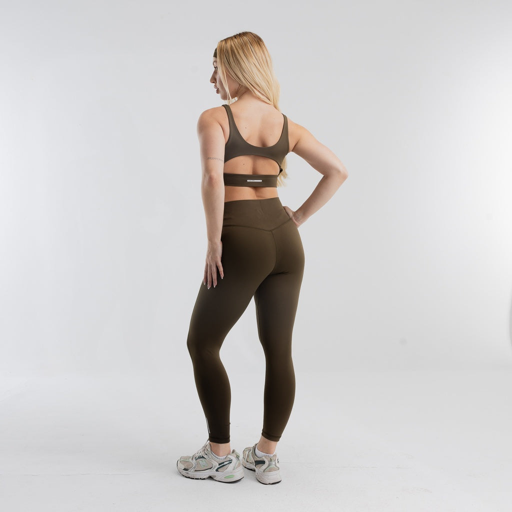 color:olive