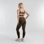 color:olive