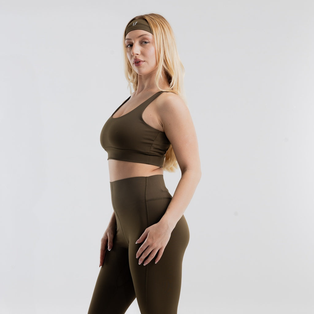 color:olive