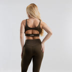color:olive