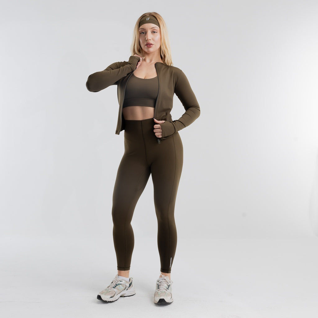 color:olive
