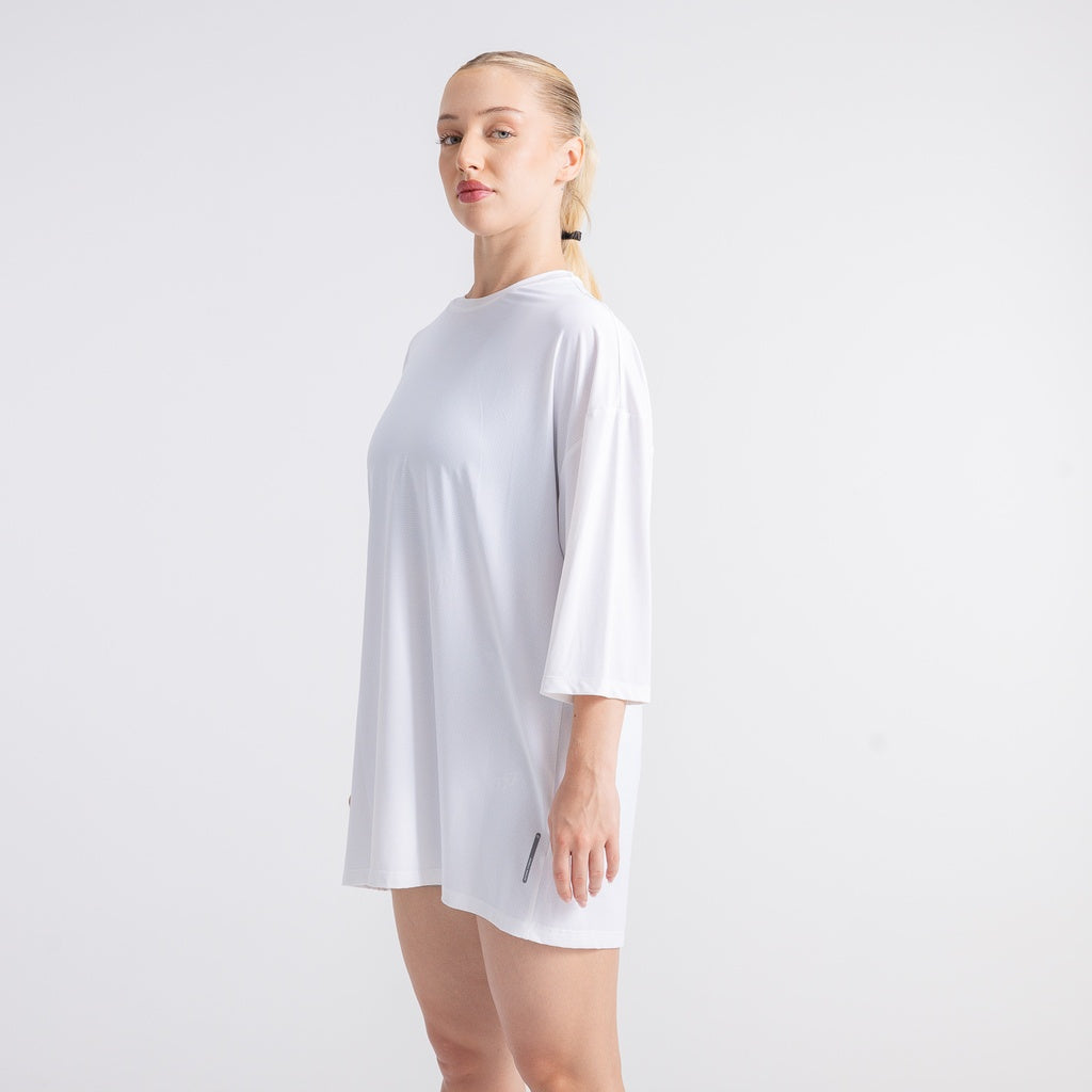 color:white