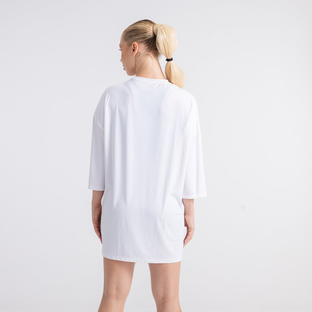 color:white